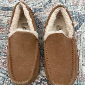 UGG Ascot slippers